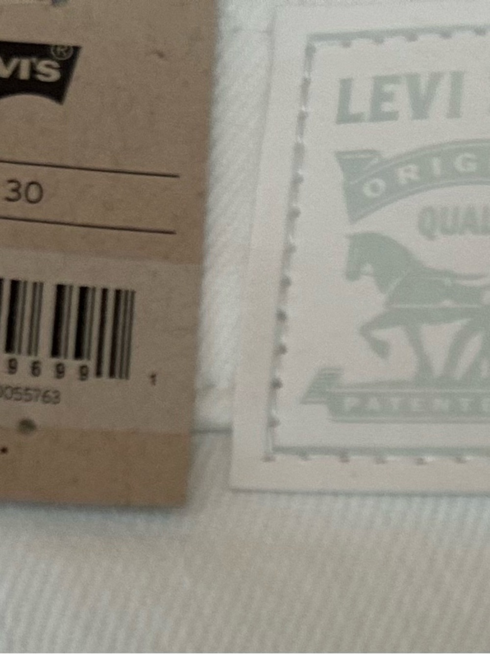 Levi NWT Women’s White 311 Slim Fit Skinny Jeans That Shape & Stretch Size 29x30 - Picture 4 of 6